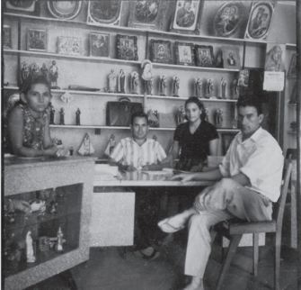 Casal na primeira loja